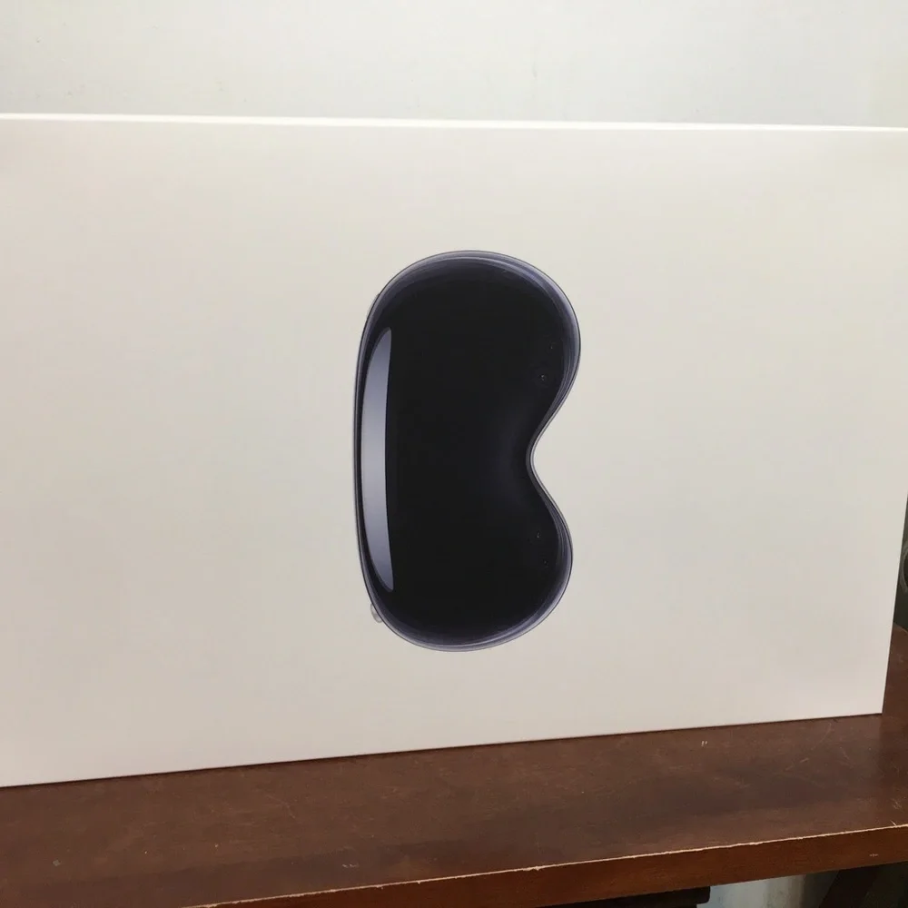 Apple Vision Pro Empty Box And Shopping Bag Only. Please Noted it’s ONLY EMPTY